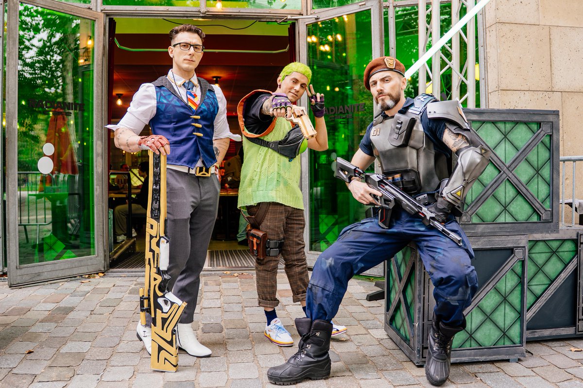 XboxFR's tweet image. Le Radianite Café t’ouvre ses portes à Paris ! Food, gaming, chill et des cadeaux toute la journée 💚

➡️ 17h : début de l’Eco Round 🍹 (happy hours)
➡️ 18h : blind test spécial Game Pass avec casques Logitech, codes GP et surprises 🔥

Merci @LogitechGFrance pour le stuff 🙌🎧…
