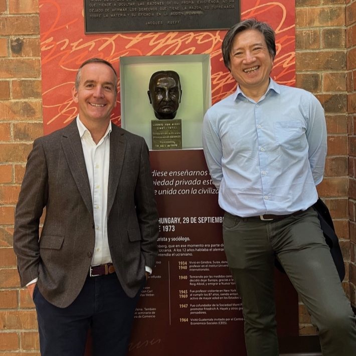 UBI y UFM impulsan la innovación
Gastón Fornes, Javier Rovira y Hong Woo, representantes de UBI Business School, visitaron la Escuela de Negocios de la UFM.  
Conoce más, visita bit.ly/4o2Qk67
#noticiasufm #soyufm #escueladenegociosufm