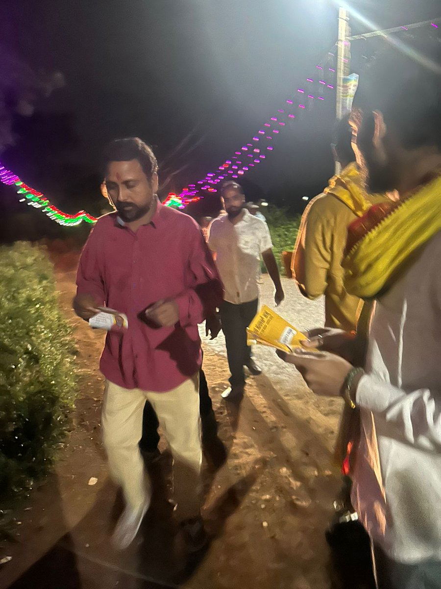 JanSuraajKA's tweet photo. बेंगलुरु में श्री मनोज कुमार भारती जी के साथ सभी प्रवासी बिहारी एक साथ!
बात होगी बिहार के बदलाव की और जन सुराज के विज़न की।
📅 5 अक्टूबर 2025 | 📍 बापू हॉल, गांधी भवन
#JanSuraaj #ManojBharti #PravasiBihari #BiharChange #BengaluruEvent https://t.co/DVeBXm27Dm