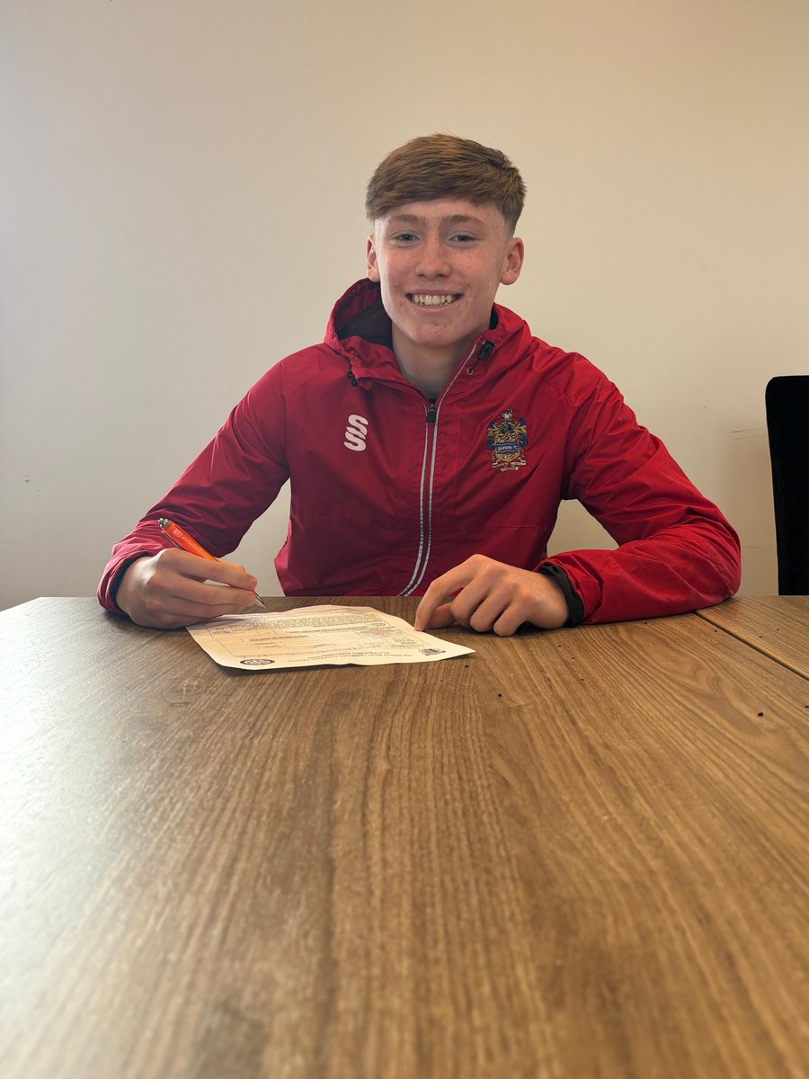 We’re delighted to announce the signing of 16-year-old goalkeeper Josh Knowles.

The teenager comes straight into the matchday squad this afternoon against Maghull, after signing for The Salmoners yesterday.

Welcome Josh! 🔴⚪️ | #DarwenAreMassive