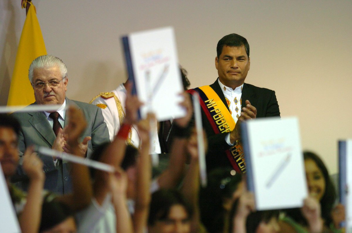 nandofer79's tweet image. La @CorteConstEcu haciendo muy bien los deberes "cuidar y respetar" la #ConstitucionDeCorrea  una copia de la Constitución #CastroChavista de 🇻🇪 con tintes #Wokes