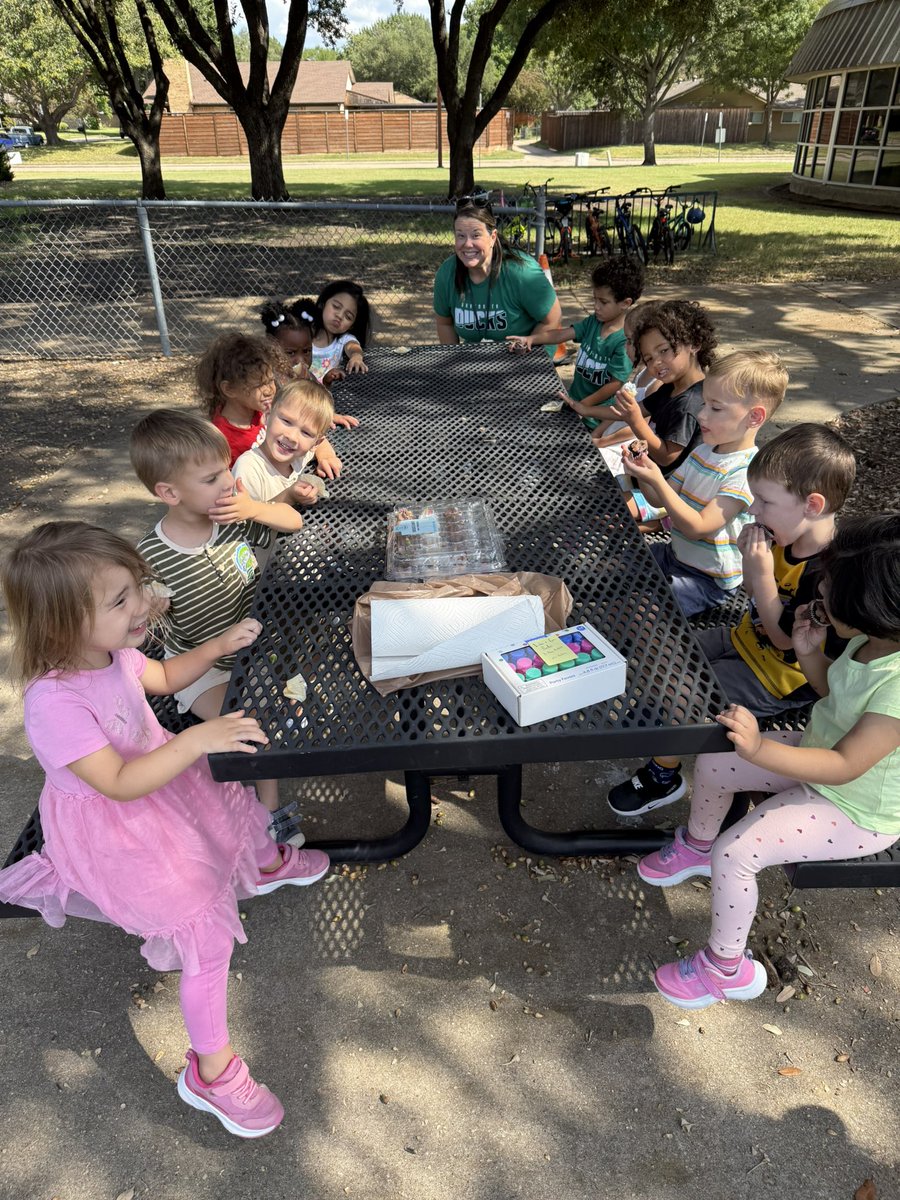 MrsSAston's tweet photo. FUN FriYaY in Pre K!
On deck: Celebrating our Teacher Helperโs last day sing along, visiting with our community helper, Bubbles & Birthday Cupcakes, & ending with our Pet Graph. ๐ค๐ฎ๐ฟ๐ซง๐ง๐ถ #risddreambig #risdprek @DmeElemRisd #FunFriYaY https://t.co/mjwpyJUjIw