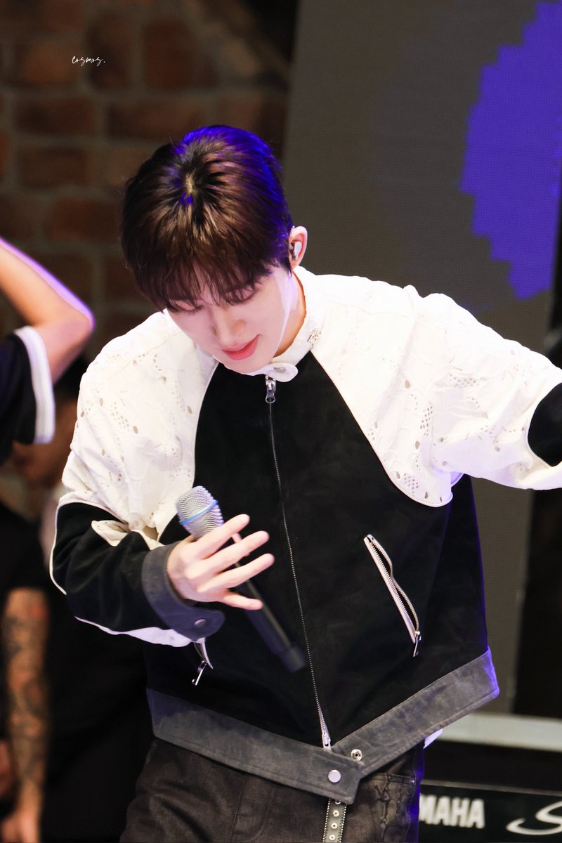 uareemycosmos's tweet photo. 251004 대구

왕자례🤴✨️
#비아이 #김한빈 
#BI #HANBIN #kimhanbin https://t.co/GOSwaNXSIG