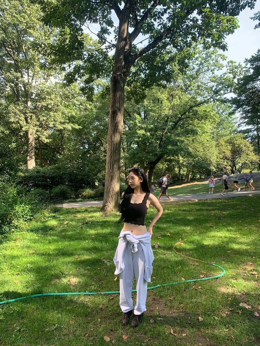 soobrina thinker tweet media