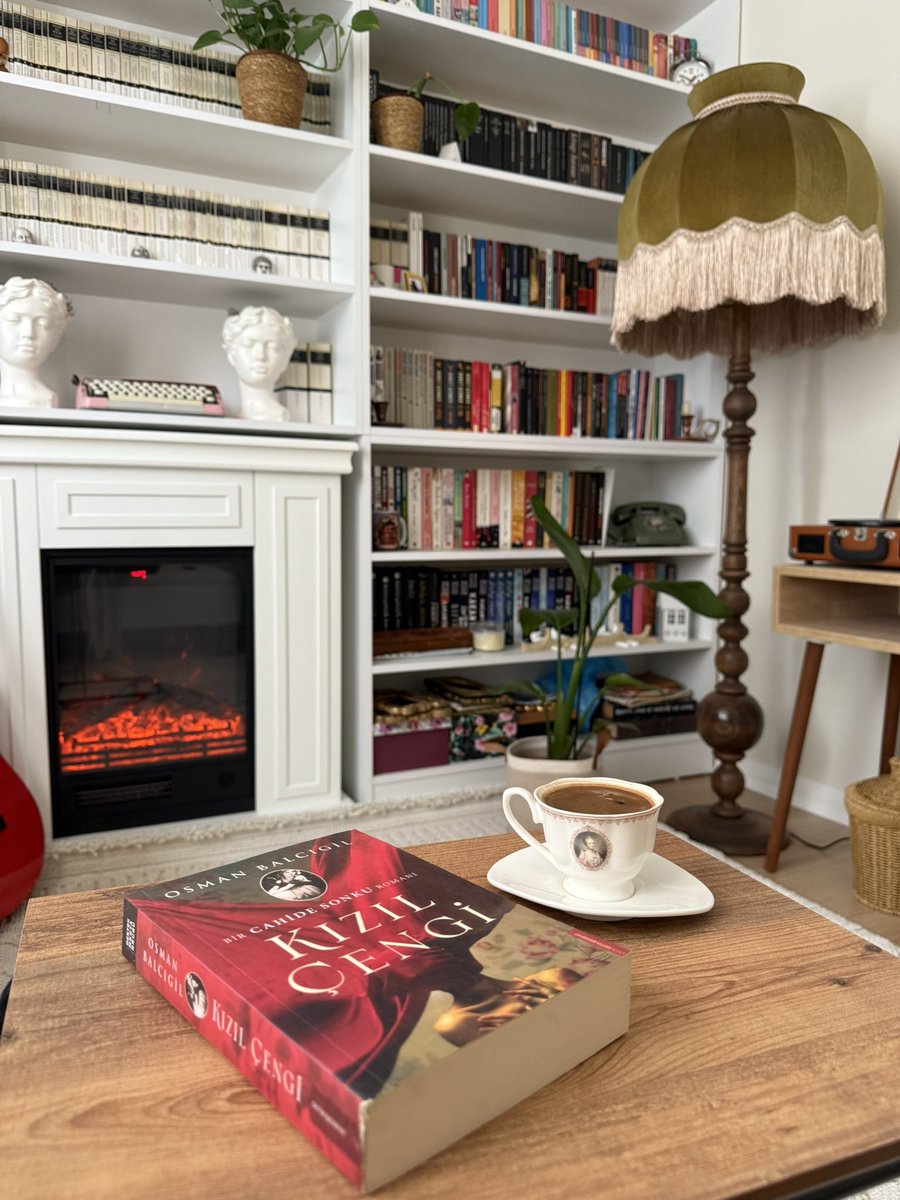 Mutlu cumartesiler 🌸
Yeni serüvenim; ☕️📚🌿
#OsmanBalcıgil
#KızılÇengi
#Ekim2
#Öznurunkitaplığı
#kitapseverlertakiplesiyor 
#cumartesi 
<a href="/OBalcigil/">Osman Balcigil</a>