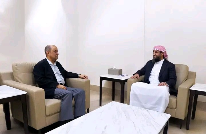 المحرّمي يلتقي #رئيس الوزراء ويؤكد دعم مجلس القيادة للإصلاحات الاقتصادية والخدمية .