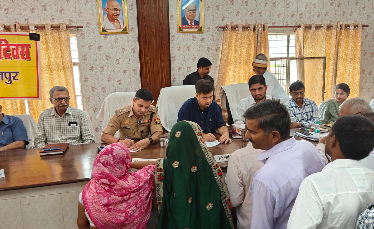 रिपोर्ट-प्रियांशु सोनी-हरदोई 
डीएम और एसपी ने संपूर्ण समाधान में सुनी फरियाद 
जिलाधिकारी अनुनय झा व पुलिस अधीक्षक अशोक मीणा ने सम्पूर्ण समाधान दिवस के अवसर पर तहसील सवायजपुर पर जनसुनवाई की...
<a href="/dmhardoi/">DM Hardoi</a> <a href="/hardoipolice/">Hardoi Police</a> #BREAKING #news
