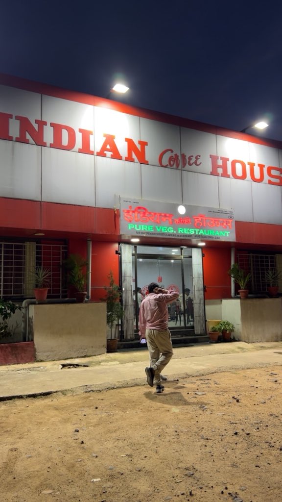 muditsingh_7's tweet image. Came to poop in cafe cause hostel me shubah se paani nahi aa rha🥲
#struggle