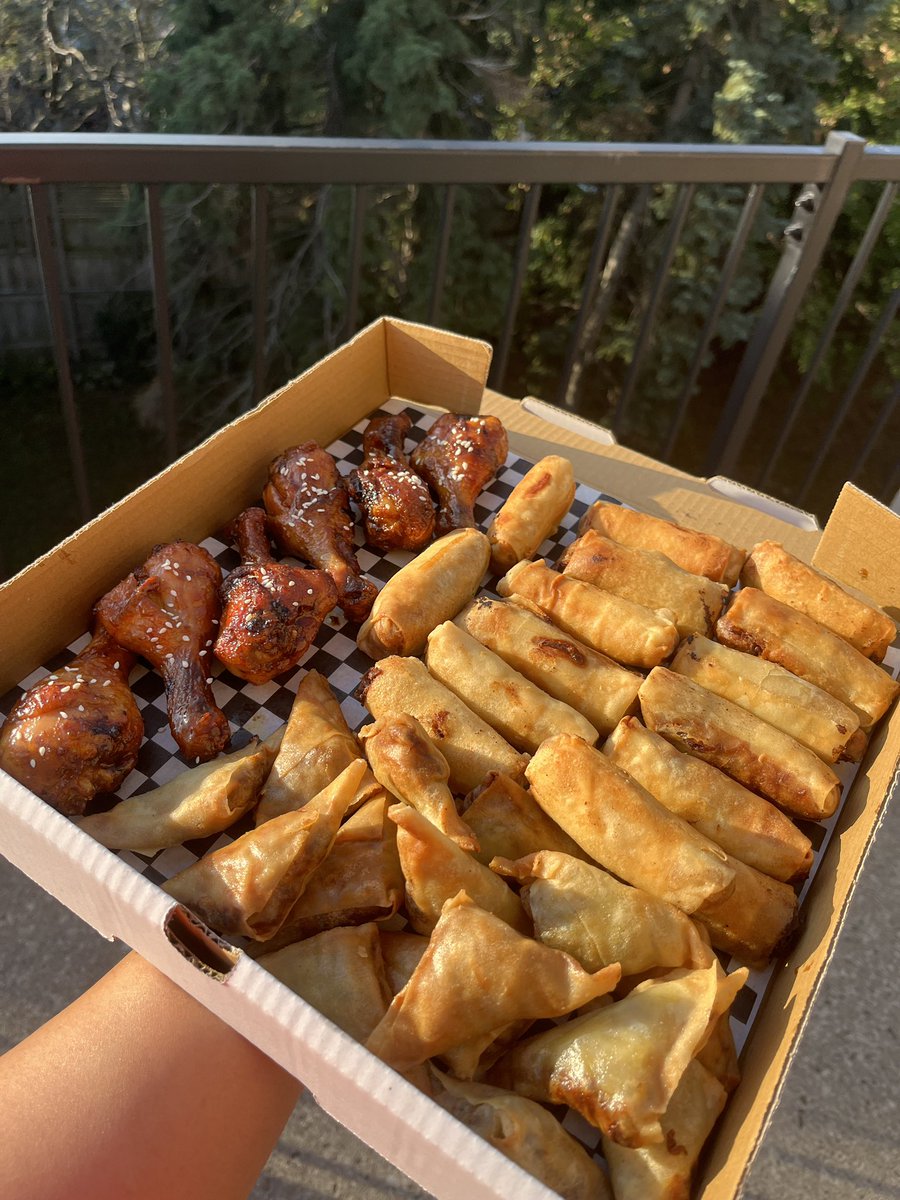 mycakeplug's tweet photo. “Can I have a pack of small chops with puff puff?” 
Us: of courseeee 🚚 https://t.co/QJPvKVklcu