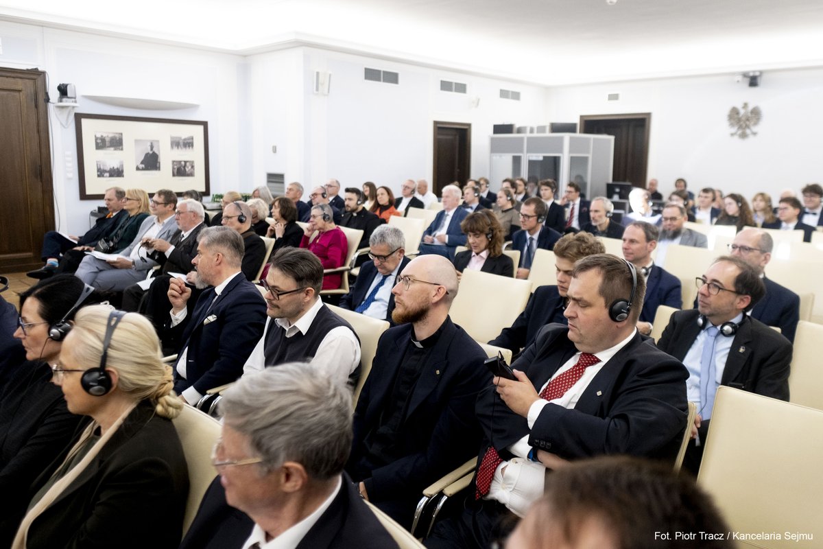 📌W parlamencie trwa konferencja "60 lat później: Pojednanie w czasach niepokoju". Wydarzenie stanowi główny punkt obchodów 60-lecia publikacji Memorandum Wschodniego Kościoła Ewangelickiego w Niemczech oraz listu biskupów polskich do biskupów niemieckich.

Uczestnicy konferencji
