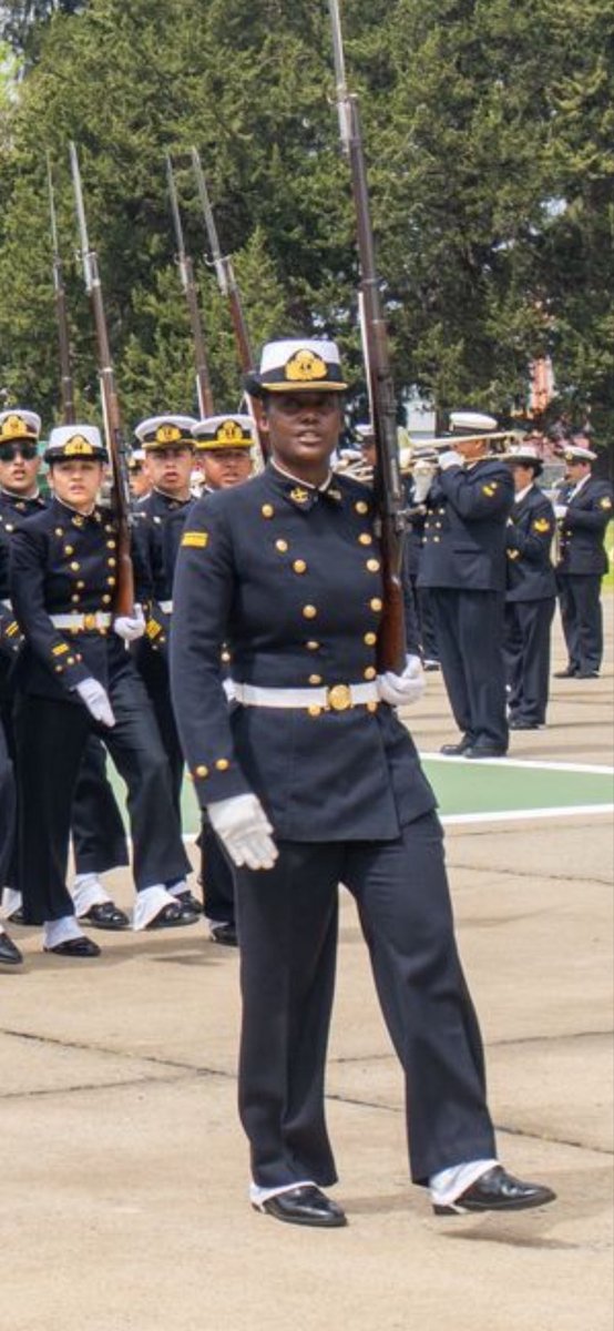 Notre brillante cadette Thamara K. Polo à l'Académie Navale d’Argentine. Nous sommes très fiers de ses accomplissements. Toujours première dans tout ce qu'elle entreprend. Jamais un seul insuccès scolaire. Levez l'ancre, Compagne de bord!