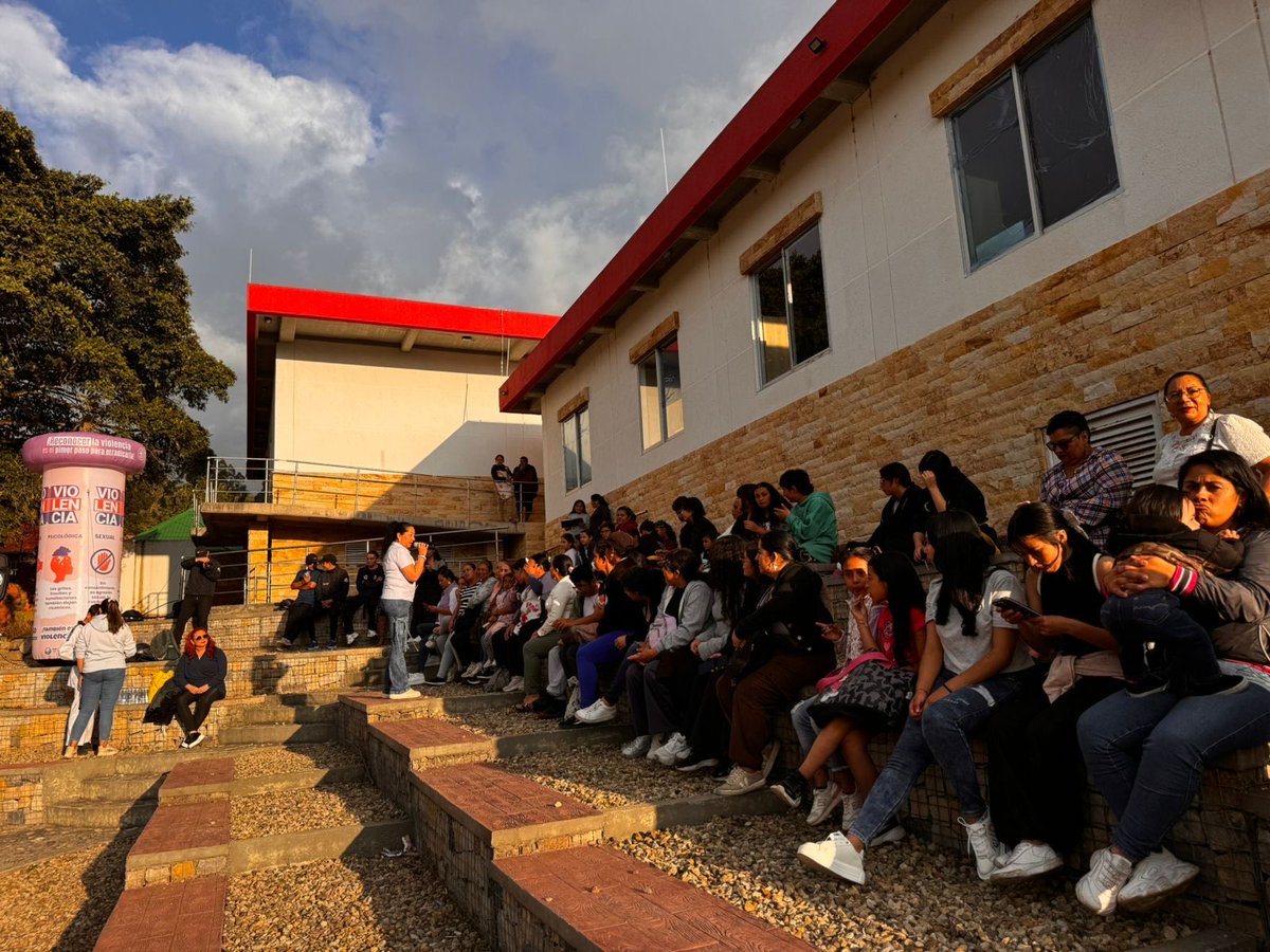 MujerGeneroCund's tweet photo. 📍En #Pasca vivimos el 1er. Encuentro #DefensaPúrpura 💜
Mujeres del territorio se reunieron para aprender sobre los tipos de violencia, defensa personal y recibir acompañamiento psicosocial. ✨
Desde la @MujerGeneroCund seguimos tejiendo espacios de seguridad y sororidad. 🙌 https://t.co/pnXwOAYGWT
