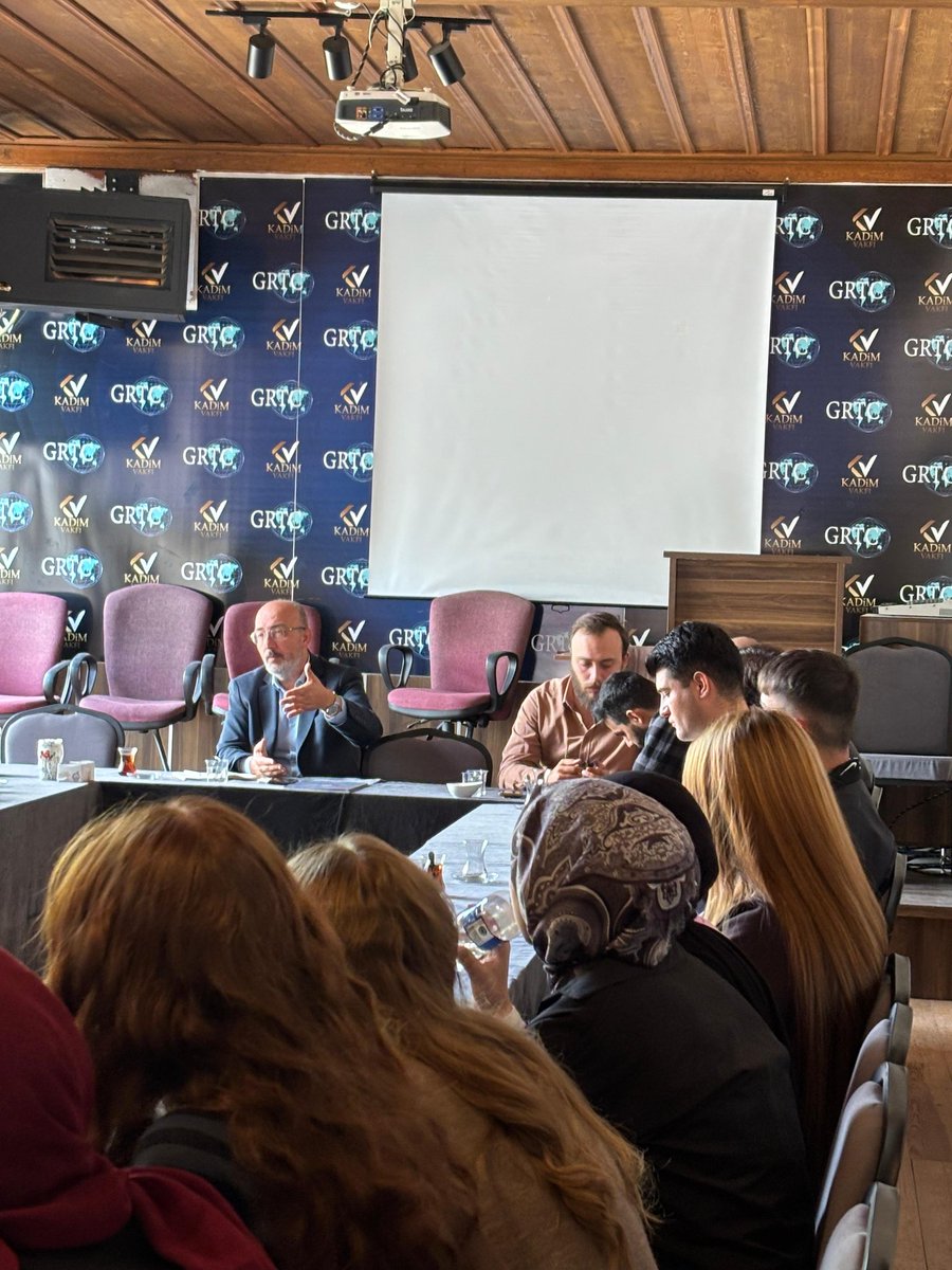 mustafaonsay's tweet photo. 📍Kadim Vakfı

Gençlerimizle 2025-2026 Öğretim yılı faaliyetlerimizi istişare ettik.

📢 Seminerler
📢 Atölyeler
📢 Geziler
📢 Kamplar
📢 Yarışmalar
📢 Turnuvalar
📢 İmza Günleri 
📢 İyilik Hareketi

Dolu, dolu bir dönem için hazırız..

#GençlerGeleceğimizdir
#GeleneğinİhyasıGeleceğinİnşası