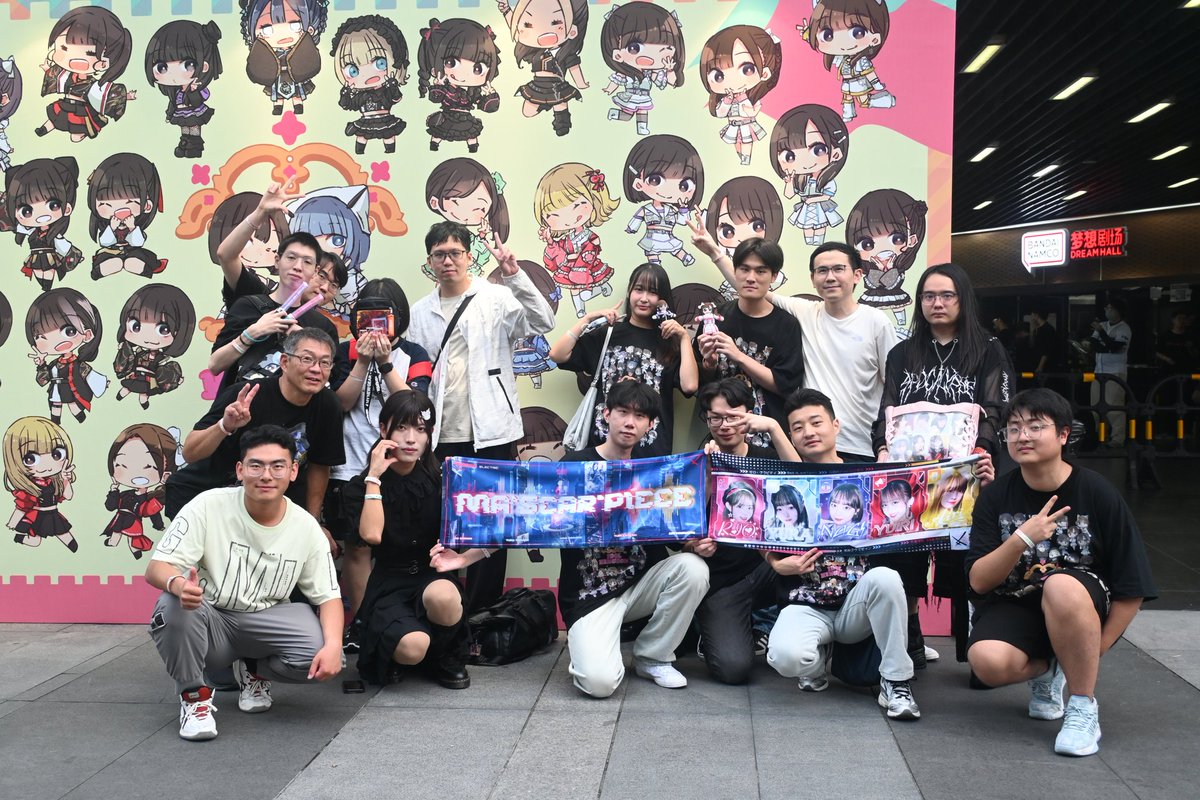 K21828Lt1's tweet image. 今年はたくさんの新しい同担と知り合えて、それに日本から遠くはるばる来てくれた友達もいました~みんな本当に親しくて、一緒にいてすごく楽しかったです!
#マスピ
#マスカーピース
#電音部