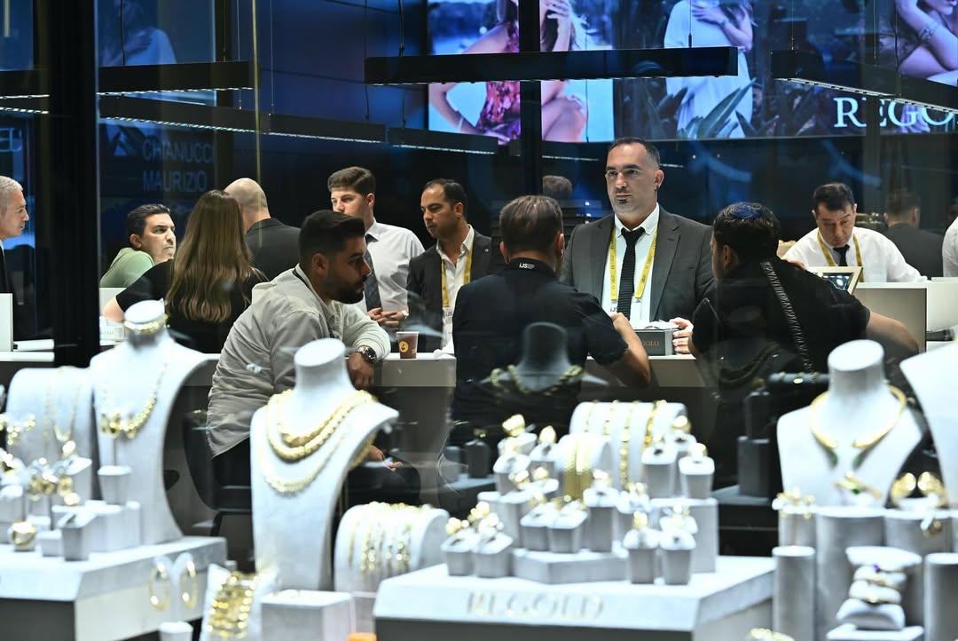 IstFuarMerkezi's tweet image. IJS İstanbul Jewelry Show 2025 tüm parıltısıyla İstanbul Fuar Merkezi’nde! Ticaret fırsatlarını kaçırmamak için hala gün sonuna kadar zamanınız var. ⭐️

@ist_jewelryshow 

#İstanbulFuarMerkezi #İFM #İFMFuarcılık #IJS #istanbuljewelryshow