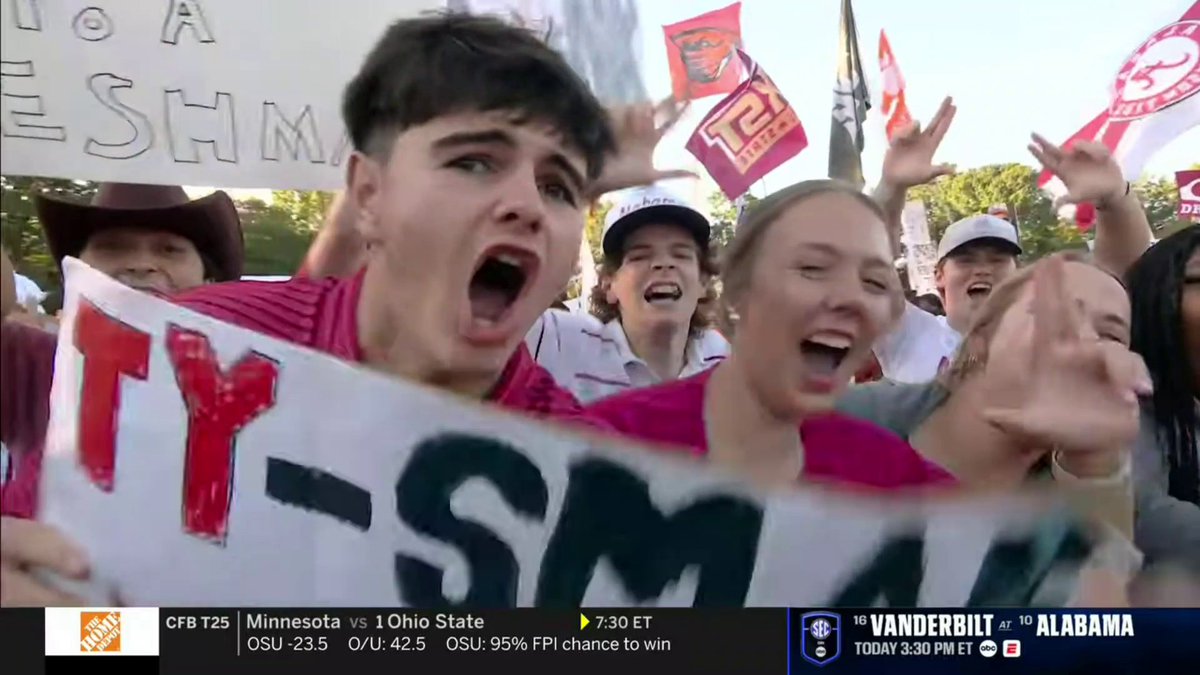 Cougwill's tweet photo. Time for #PoleCall
@thedamflag ✅
@OMGFlag ✅
@olcrimson ✅
Good to see our friends again. #WaveTheFlags #GoCougs #GoBeavs #EatEmUp https://t.co/CfAX1TW43W