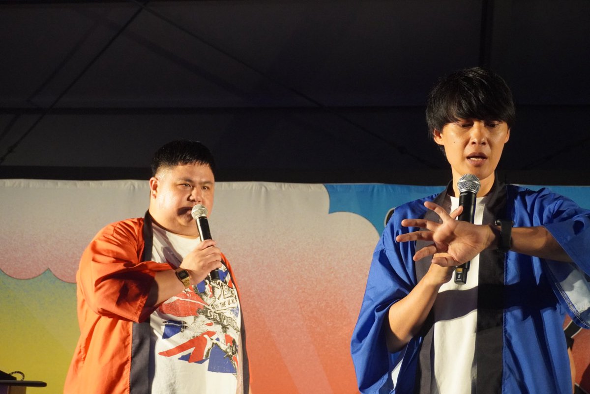 akingo48's tweet image. 祇園櫻井さん
ダブルアート真べぇさんから獲物のような眼差しで見つめられる

2025.10.4(土)
エクストリーム盆踊り@大阪グルメEXPO

#祇園 #櫻井健一朗 #ぎお活
#エクストリーム盆踊り #大阪グルメEXPO