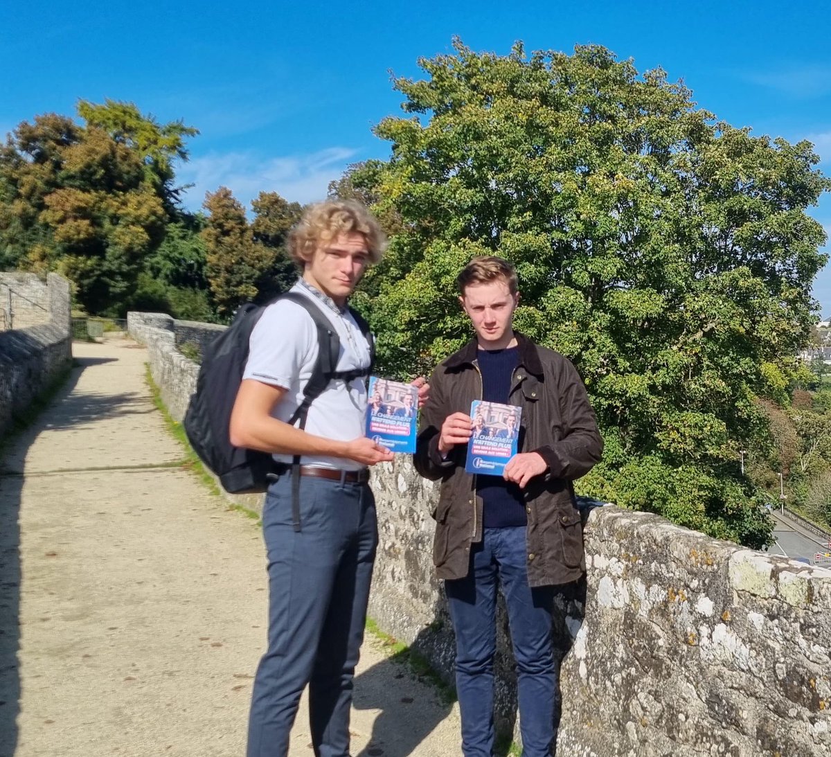 La jeunesse patriote une fois de plus mobilisée cette semaine à Dinan !🇫🇷

Le changement n'attend plus : avec Marine Le Pen et Jordan Bardella, nous sommes prêts à entamer le redressement de la France !