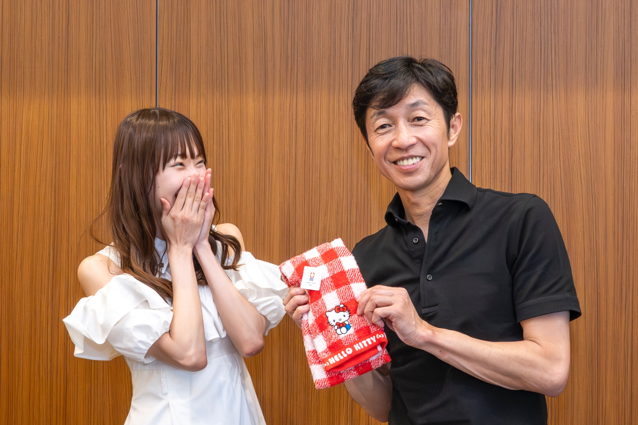 競馬実況　藤原菜々花直筆サイン G1fSuAhboAAaB9l.jpg