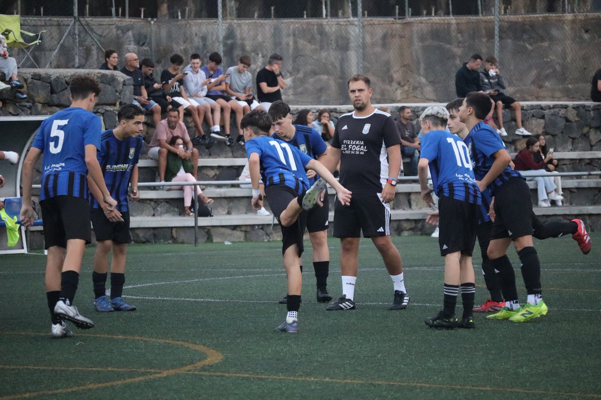 🔵⚫ CADETE PROVINCIAL ⚫🔵

⏩️ Comienza la 2ª parte en el Antonio Yeoward 

UD Longuera-Toscal 2-0 UD Matanza Culegas B
#SaleElSol #udlt #UDLTMAT