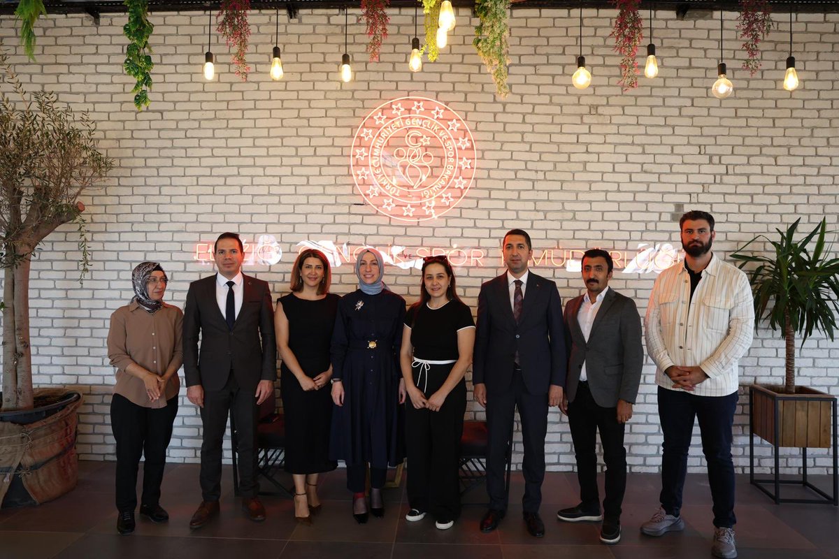 🥋🎯

Minik tekvandocularımızın neşesine,
dart sporcularımızın heyecanına ortak olduk;

📍Elazığ Gençlik ve Spor İl Müdürlüğü'nde çalışma arkadaşlarımızla bir araya geldik.