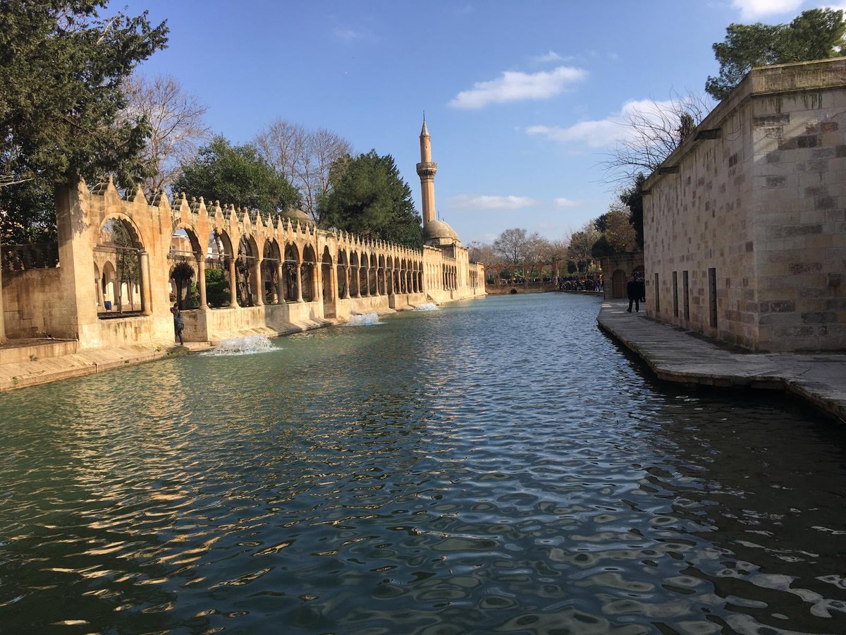 Rakka Valisi Hamavîzade Ahmet Paşa, Urfa’da Halilürrahman mevkiinde yaptırdığı Medrese ve Camiye 1741 tarihli Vakfiyesinde ‘Cennete sahip’ anlamıyla Rızvaniye adını verdi. Bundan sonra kendisine bu nedenle, ‘Cennet kapısının bekçisi’ anlamına gelen Rızvan Ahmet Paşa denildi.