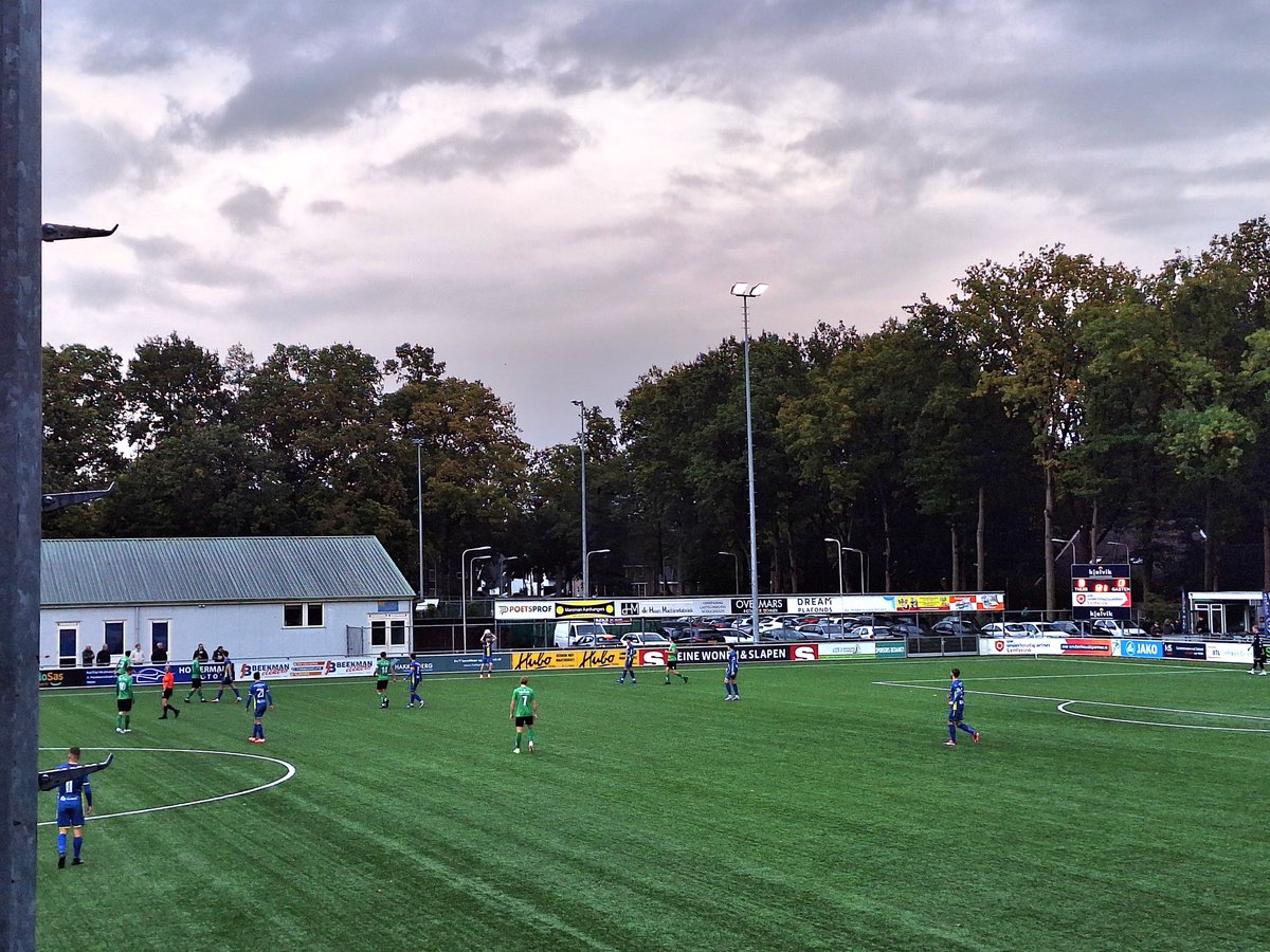 ⚽️ VV Heino 🆚 vv d'Olde Veste '54
📅 04-10-2025
⚖️ 0-2
🏆 Vierde Divisie D
📍 Sportpark De Kampen, Heino 🇳🇱
🧩 Vierde Divisie D (9/16)

Olde Veste boekt knappe zege bij de nummer vier en stijgt naar plek twaalf.
 
#VVHeino #OldeVeste54 #Heino #Steenwijk #groundhopping <a href="/OldeVeste/">💛💙vv d' Olde Veste '54💙💛</a>