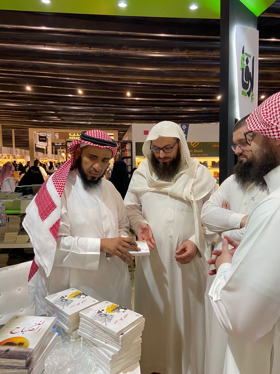 Sa1_Gar1's tweet photo. #معرض_الرياض_الدولي_للكتاب_2025 سعدت هذا اليوم بتدشين كتاب لغز الصباح ، نفع الله بالجميع https://t.co/DSb3Ey4GAA