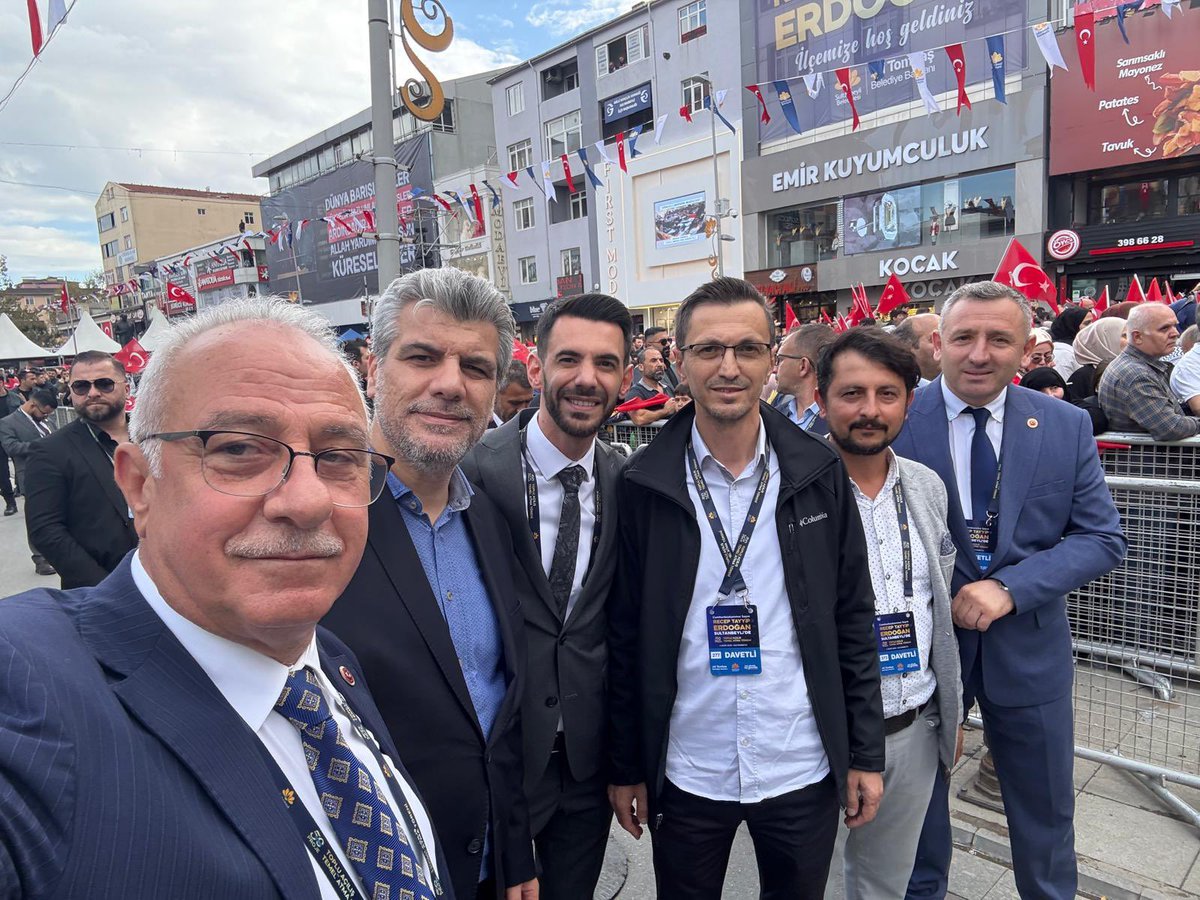 Bugün Sultanbeyli tarihi bir güne tanıklık etti.
Cumhurbaşkanımız Sn. <a href="/RTErdogan/">Recep Tayyip Erdoğan</a> ilçemizde ağırlamaktan büyük bir gurur ve heyecan duyduk.
Meydanı dolduran binlerce hemşehrimizle birlikte, sevgiyle, coşkuyla, bağlılıkla oradaydık.
Sultanbeyli, Türkiye Yüzyılı’na hazır! 🇹🇷