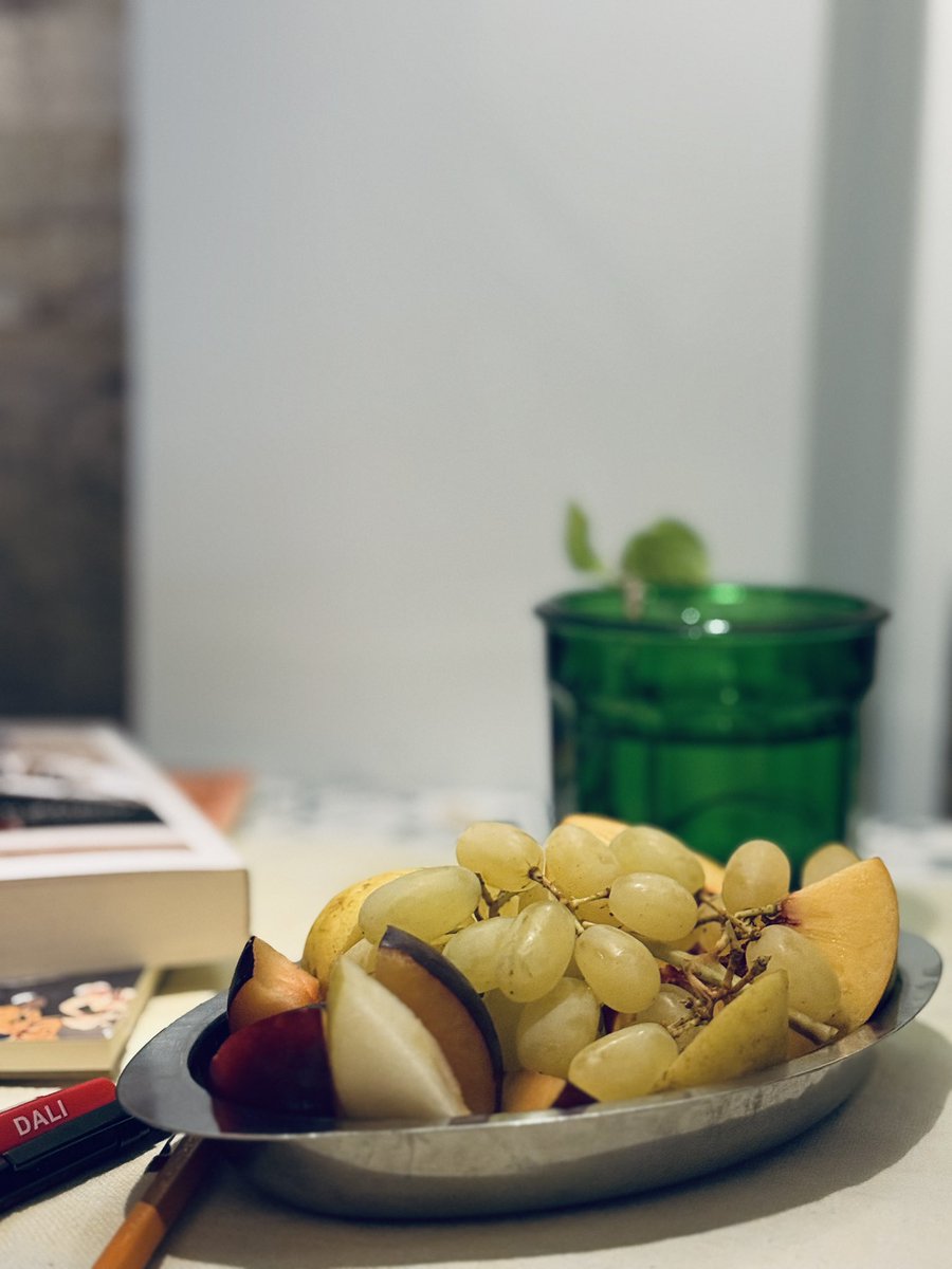 LiiiAnil's tweet photo. لحظه همینه، همین تکرار.
همین انجام کارهای ساده و گاه ملال آور..
همین تویی که هستی!
همین تویی که ممکنه نباشی!
لحظه مهمه. https://t.co/4vhCJTEYp2