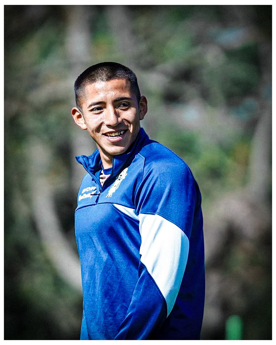 🚨 ATENCIÓN: Debut peruano en la Superliga Argentina, Juan Yangali 🇵🇪🇦🇷 es titular en Gimnasia y Esgrima de La Plata 🇦🇷.

El volante de padres peruanos, nacido en Buenos Aires, inscribe su nombre en la élite del fútbol argentino en su visita ante Sarmiento. ✍🏻✨