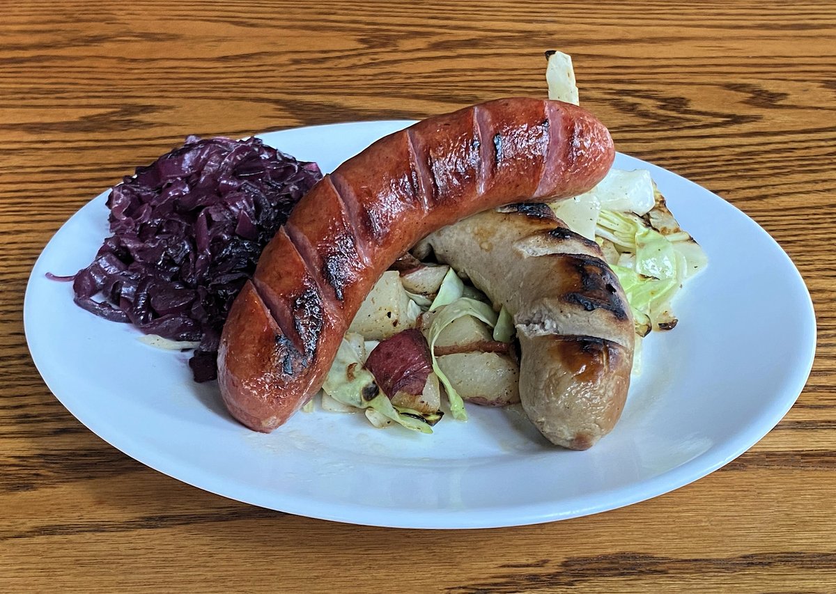 #WeekendSpecials: We're featuring our #PaulinaMeatMarket Smoked Thuringer Brat &amp; #Oktoberfest Pork Beer Brat Dinner (w/ braised red cabbage + sautéed green cabbage w/ bacon &amp; roasted potatoes) after 2P + a #PulledPorkSandwich, w/ BBQ sauce, slaw &amp; hand-cut fries after 4P 📸TLM