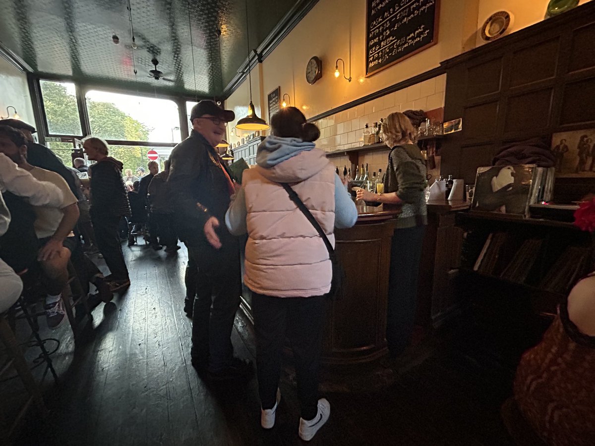 PubsSaving's tweet image. The Pocket #pub #islington was so busy with Arsenal fans this afternoon!  Great beer selection. #caskale #londonpubs