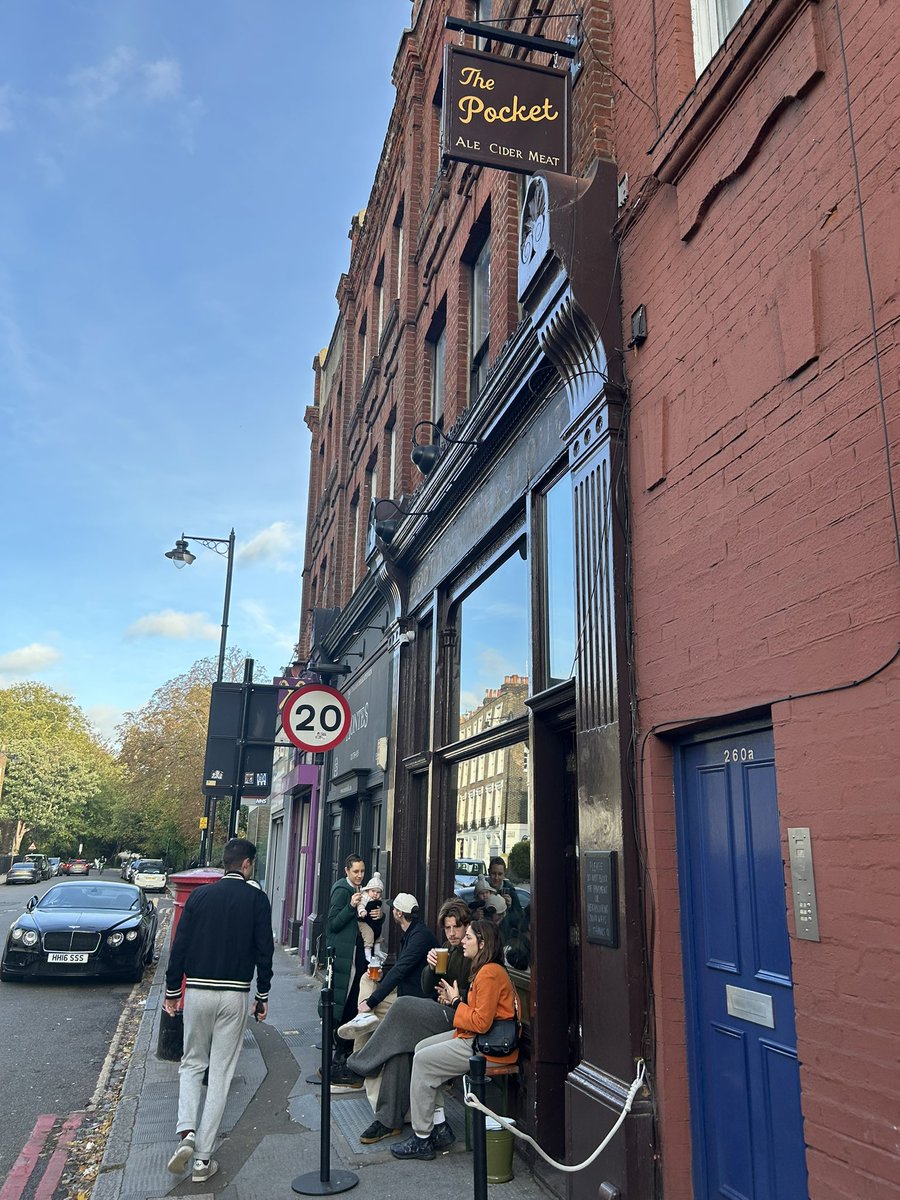 PubsSaving's tweet image. The Pocket #pub #islington was so busy with Arsenal fans this afternoon!  Great beer selection. #caskale #londonpubs