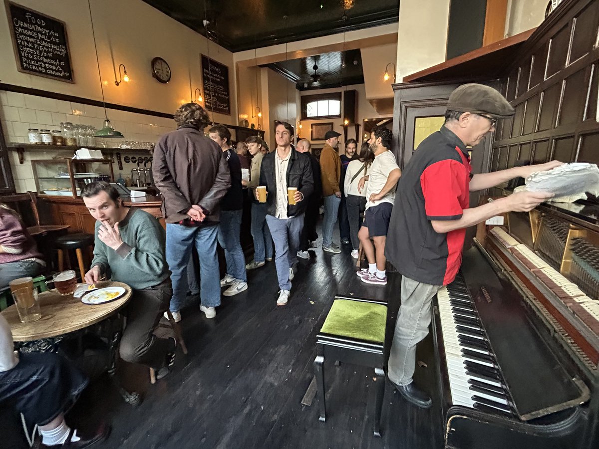 PubsSaving's tweet image. The Pocket #pub #islington was so busy with Arsenal fans this afternoon!  Great beer selection. #caskale #londonpubs