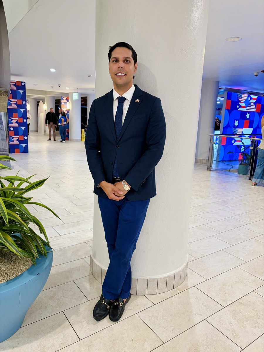 🌊 Día 2 en la convención #IgualdadEsFuturo 🌴

🏄🏽 Los jóvenes estamos listos para traer nuevas ideas, energía y visión al futuro del PNP. 💙

🎯 Juventud, visión y acción. 🚀

-JC

#MóntateEnLaOla #MóntateEnLaOlaPorPuertoRico #NuevasIdeas #ResultadosDiferentes