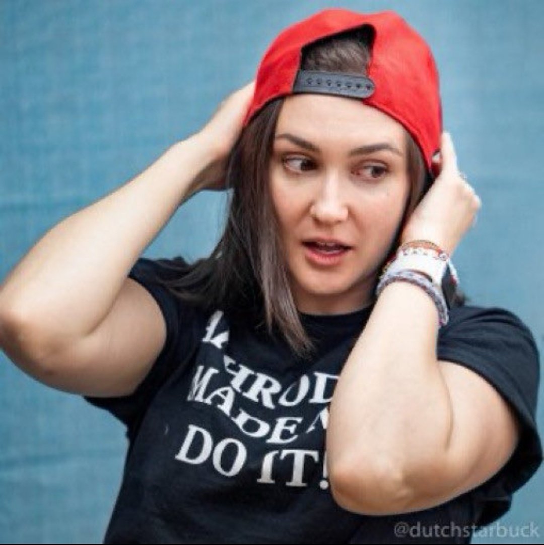 gabster0802's tweet photo. #WynonnaEarp 
#KaturdayWE
@Tubi https://t.co/3uJx2PqRNC