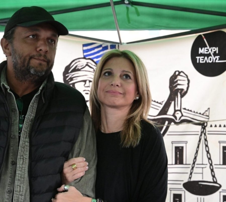 GinaTzak's tweet photo. Μαζί τους μέχρι να δικαιωθούν τα αγγελούδια τους ✊
#με_τον_πατερα https://t.co/TN6c9gEJzB
