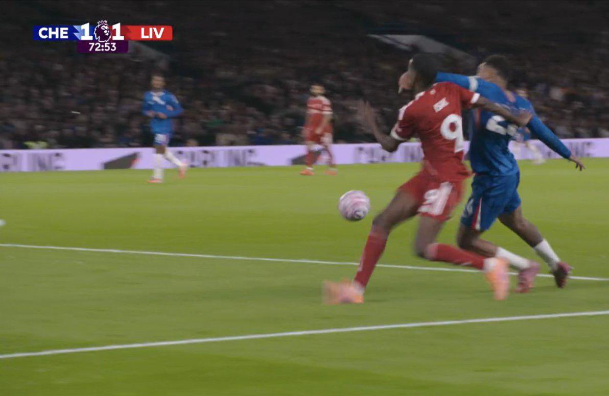 mr_nuel15's tweet photo. NO PENALTY GIVEN!!? https://t.co/tDkmvhVCQN