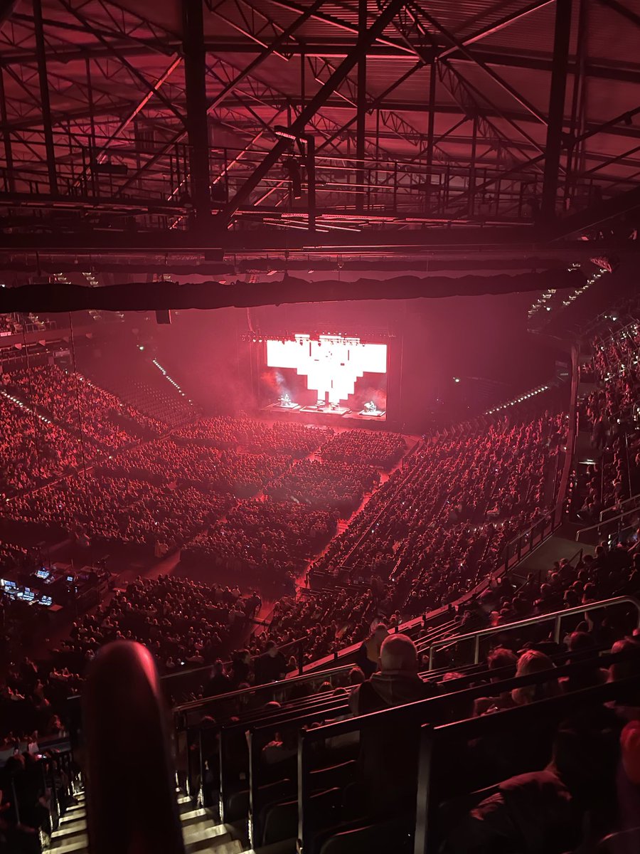 zeidlos's tweet photo. If someone would have told me 10 years ago that I’d be sitting in a huge concert hall filled with people to listen to a Podcast, I would have laughed. Yet here I a am and still can’t believe it. #zeitverbrechen @zeitonline https://t.co/NNUd4Sw1Qz