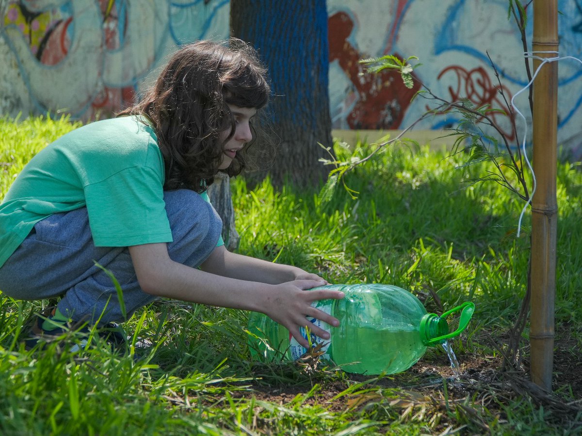 🌳❤️ Compartimos una jornada hermosa de plantación de árboles junto a vecinas y vecinos de El Palomar, por el Día de la Conciencia Ambiental.

Defender el ambiente es una apuesta al futuro: cada árbol que plantamos es una forma concreta de cuidar nuestra casa común y construir