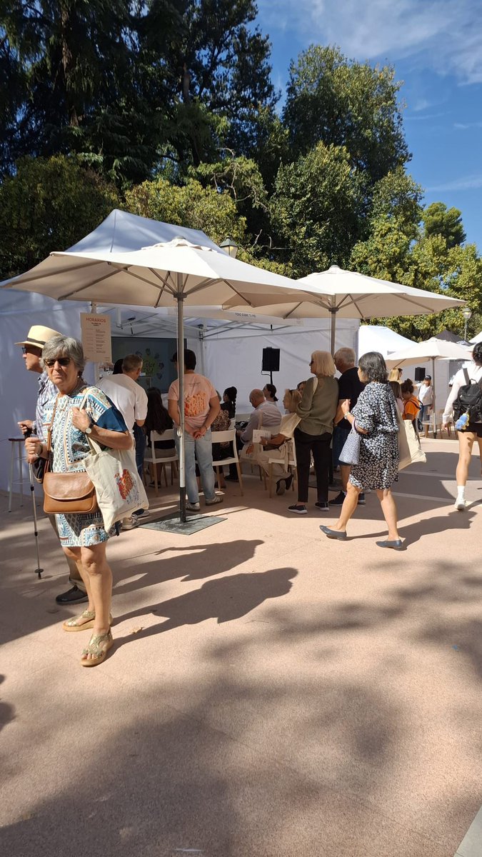 accionpsoriasis's tweet photo. ¡Fin de semana redondo! 🏆 Hemos recibido un galardón @pielsana_aedv por nuestra labor y hemos participado en la II Jornada Piel Sana en el retiro de #Madrid. Gracias por el apoyo 💜 https://t.co/Vakagcbf58