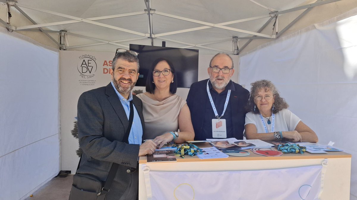 accionpsoriasis's tweet photo. ¡Fin de semana redondo! 🏆 Hemos recibido un galardón @pielsana_aedv por nuestra labor y hemos participado en la II Jornada Piel Sana en el retiro de #Madrid. Gracias por el apoyo 💜 https://t.co/Vakagcbf58