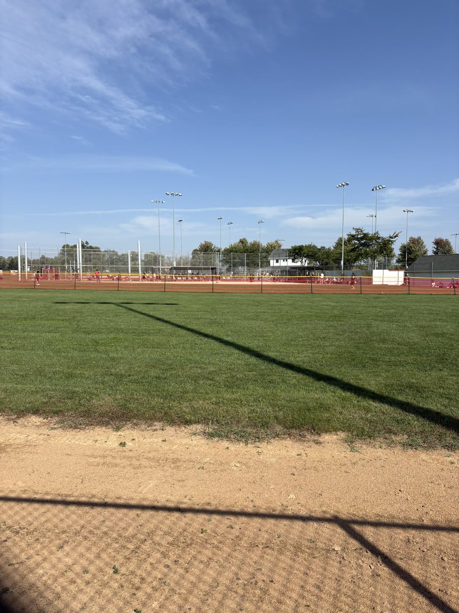stellaaad123's tweet photo. Hard to believe it’s 82° in October for MN fall ball. Perfect day to watch 16U National Kotz take a 1-0 win at Top Tier Fall State. 

@BrookeWacker27 threw an absolute gem.🔥🥎 https://t.co/aVSAzoptZk