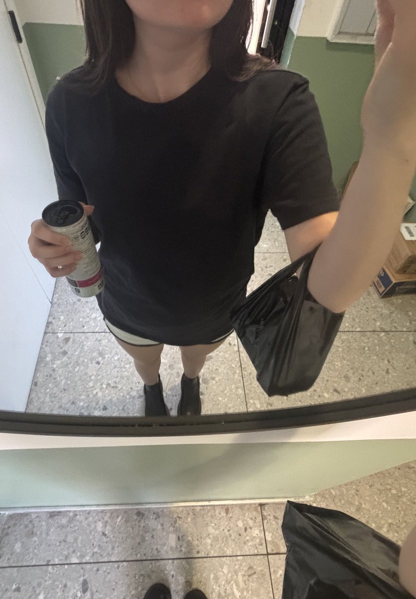trinity333__'s tweet photo. girls in no pants doing nothing! #outfittober 4 https://t.co/0PqGwh2fMh