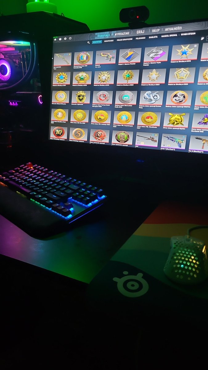 Byłem na treningu, obejrzałem fusball Christiana Chivu, ojebałem średnią marinare, a teraz mam zamiar spierdolić ten wieczór tracąc 100 elo. Sielskie życie, prawie jak w silvermountain