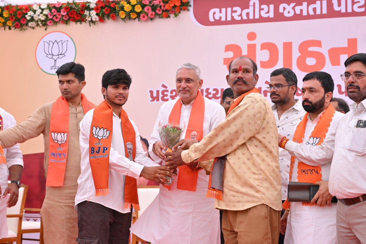 dinesh_chunara's tweet image. પ્રદેશ કાર્યાલય &apos;શ્રી કમલમ્&apos; ખાતે સંગઠન પર્વ અંતર્ગત આયોજિત પ્રદેશ અધ્યક્ષની ચૂંટણીમાં રાજ્યકક્ષાના મંત્રી આદરણીય શ્રી Jagdish Panchal ની ભારતીય જનતા પાર્ટી, ગુજરાતના પ્રદેશ અધ્યક્ષ તરીકે સર્વાનુમતે વરણી કરવામાં આવી.