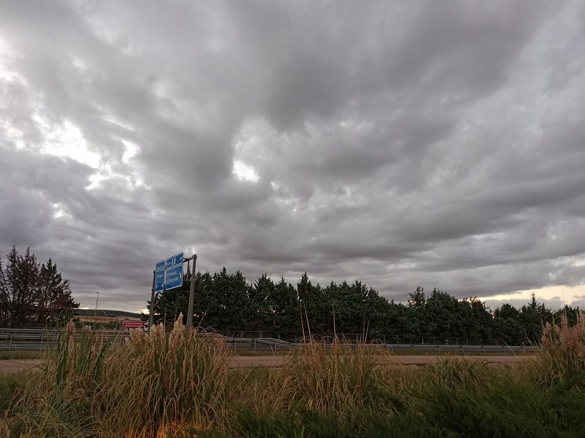 Desde aquí quería dar ánimos a esos aficionados del <a href="/CDMirandes/">Club Deportivo Mirandés</a> que viajaban hasta #Valladolid, los cuáles en la provincia de Palencia han tenido un pequeño accidente. Lo importante que ellos están bien. Espero que mañana puedan estar en el José Zorrilla. <a href="/realvalladolid/">Real Valladolid C.F.</a> #futbol