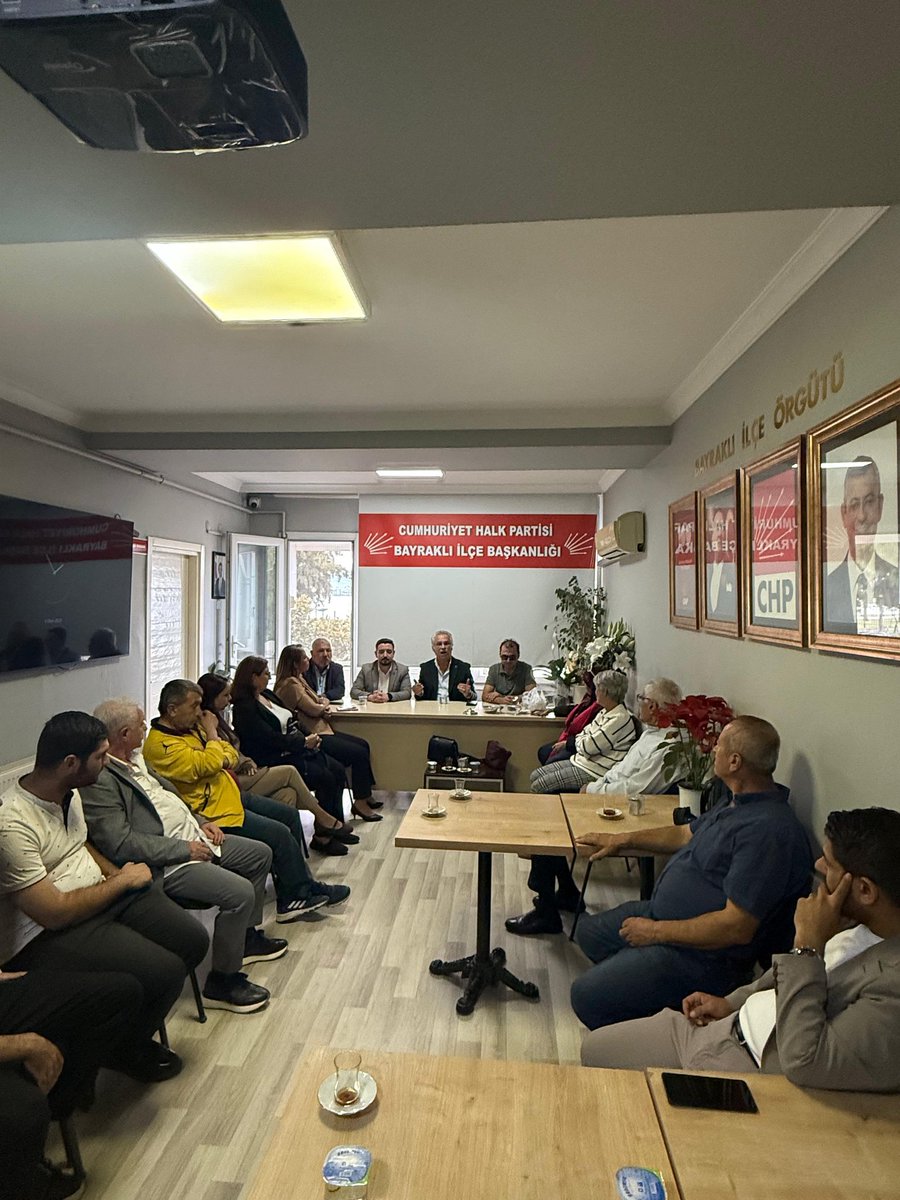 Cumhuriyet Halk Partisi Bayraklı İlçe Başkanlığımızı, kıymetli yol arkadaşlarımız ile birlikte ziyaret ettik.

Göreve seçilen İlçe Başkanımız Münir Demir’i, yönetim kurulu üyelerimizi ve il delegelerimizi yürekten tebrik ettik.

Yeni dönemin; Cumhuriyet Halk Partimiz, Bayraklımız