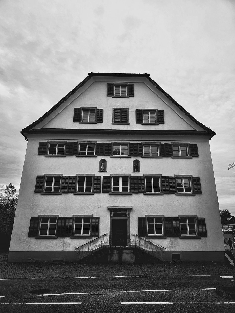 Drabbles153's tweet image. #NFTkaltenstein #kaltenstein #Documentary #Rankweil #local #Architecture #Windows #Vorarlberg #Austria